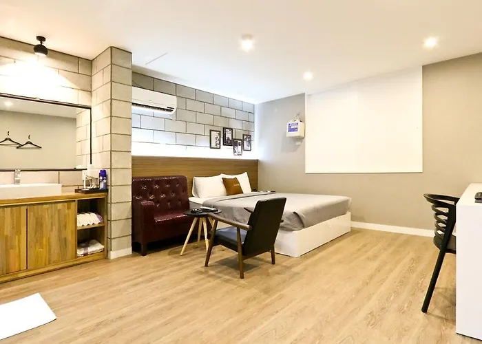 Hotel Home 3*