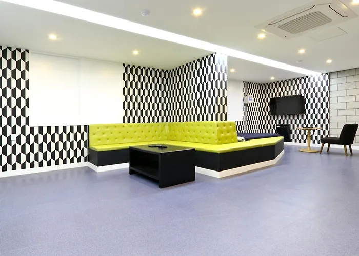 Hotel Home 3*