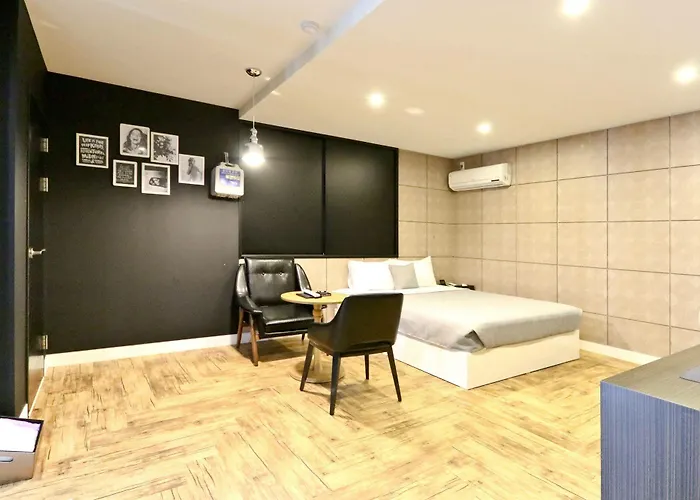 Hotel Home 3*