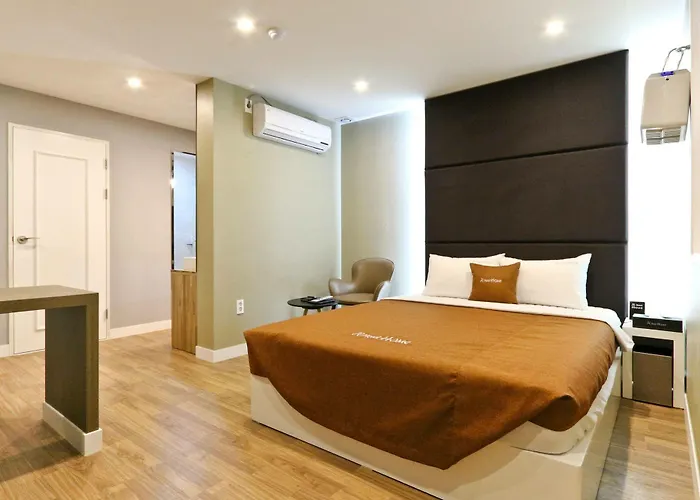 Hotel Home 3*