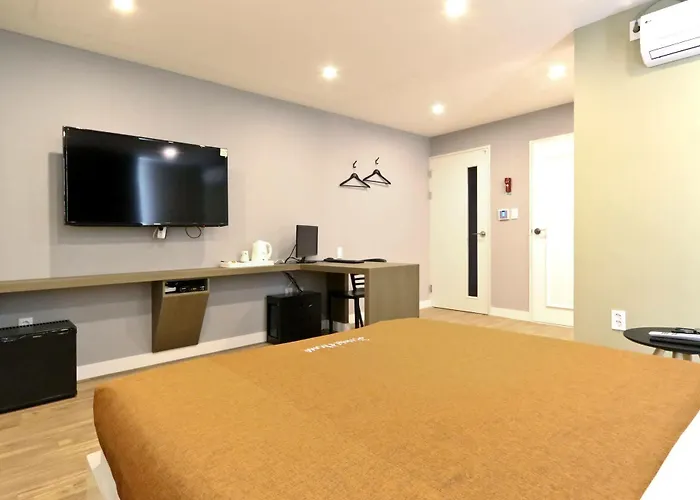 Hotel Home Hotel 3*